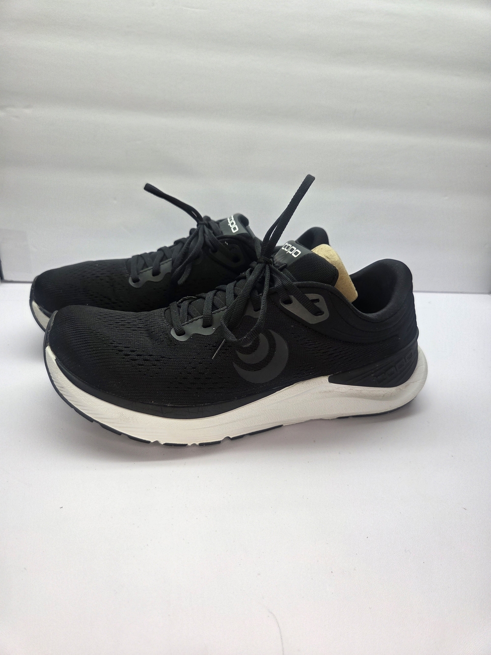 Topo Athletic Ultrafly 4 Women's Running Shoes Size 10 Black White